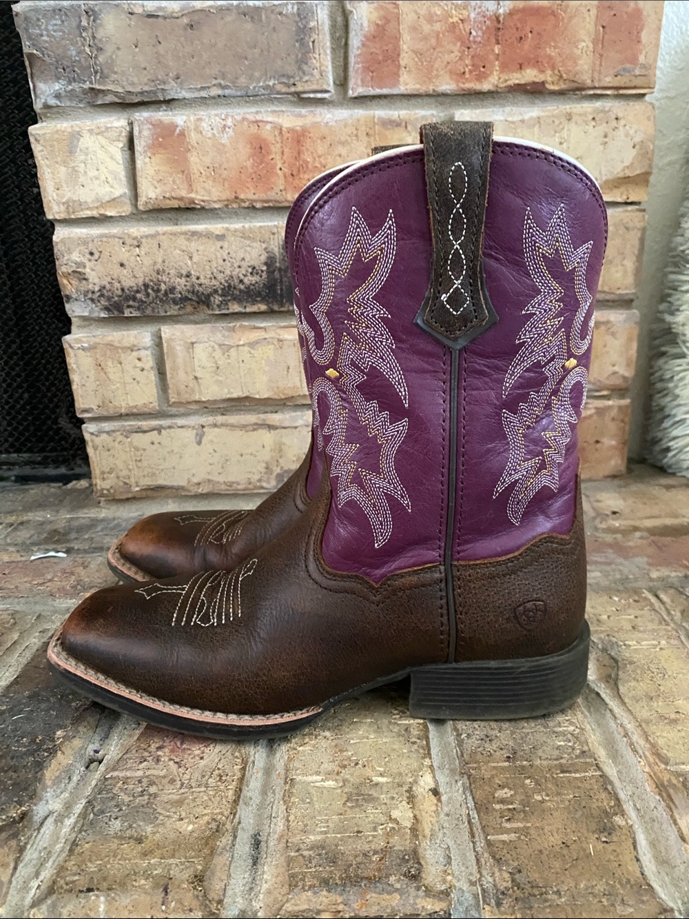 ARIAT GIRLS' TOMBSTONE WESTERN BOOTS - BROAD SQUARE TOE - Picture 2 of 8